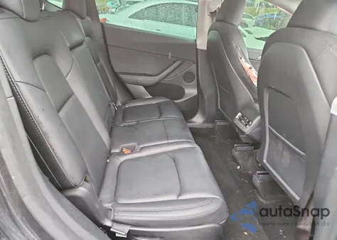 2024 Tesla Model Y z USA, uszkodzony, nr VIN 7SAYGAEEXRF003742